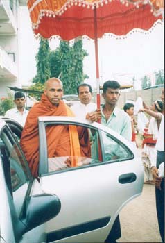 2003.01 04 - Akta Patra Pradanaya (credential ceremony) -The cheif monk for the African continent.jpg